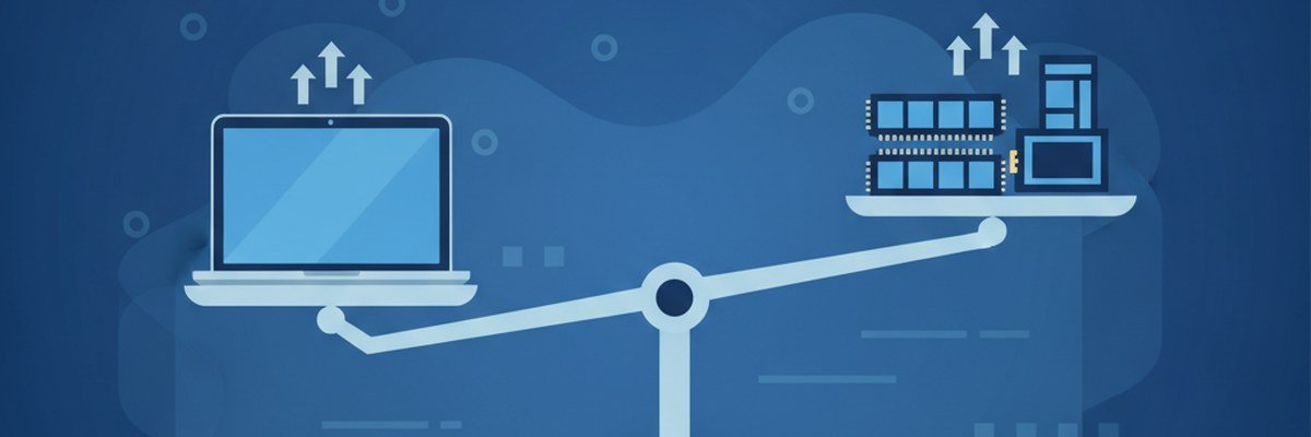 Illustration d'une balance comparant un ordinateur neuf à des puces de mémoire et un SSD pour une mise à niveau