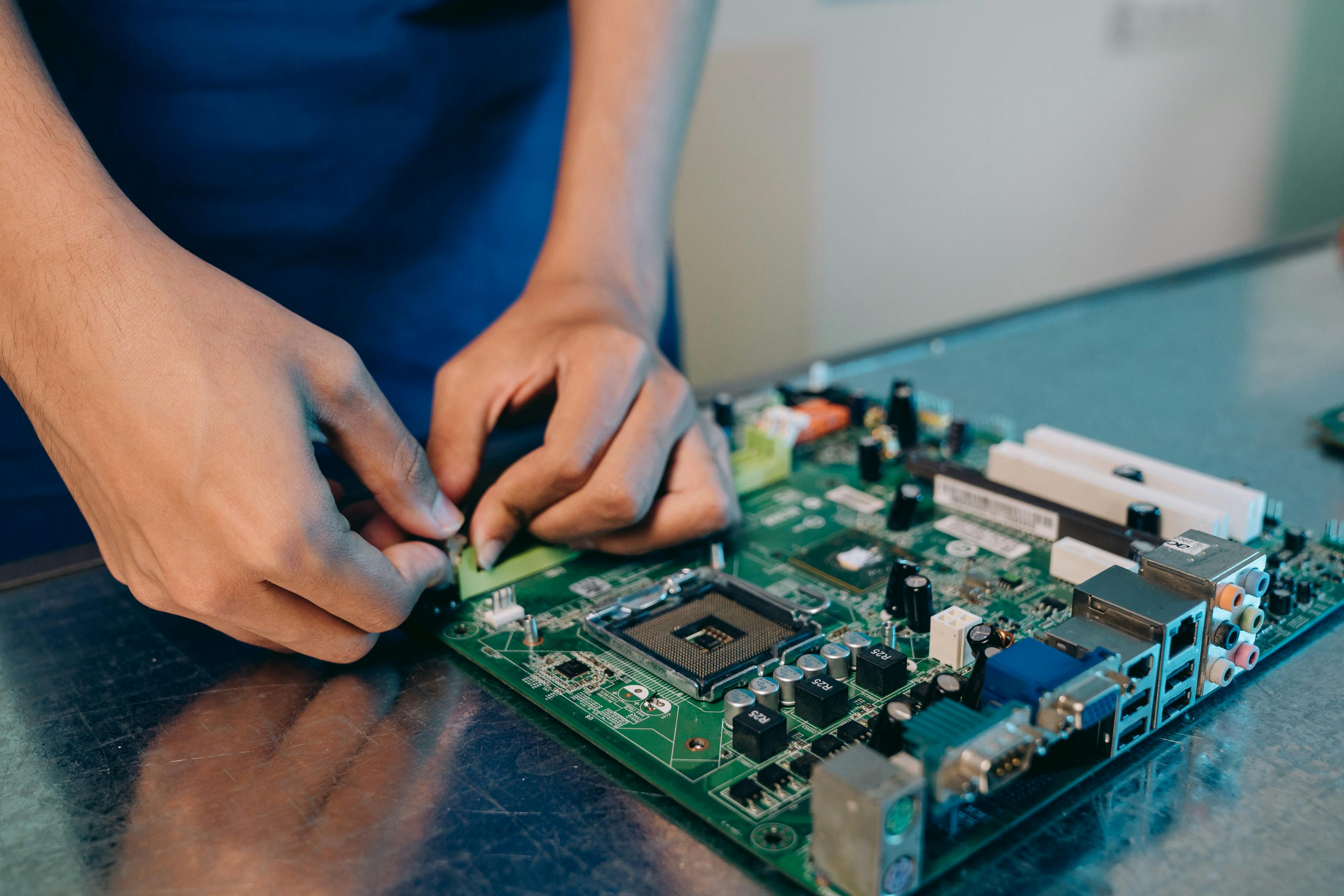 Technicien IT Cares — dépannage informatique à Brossard