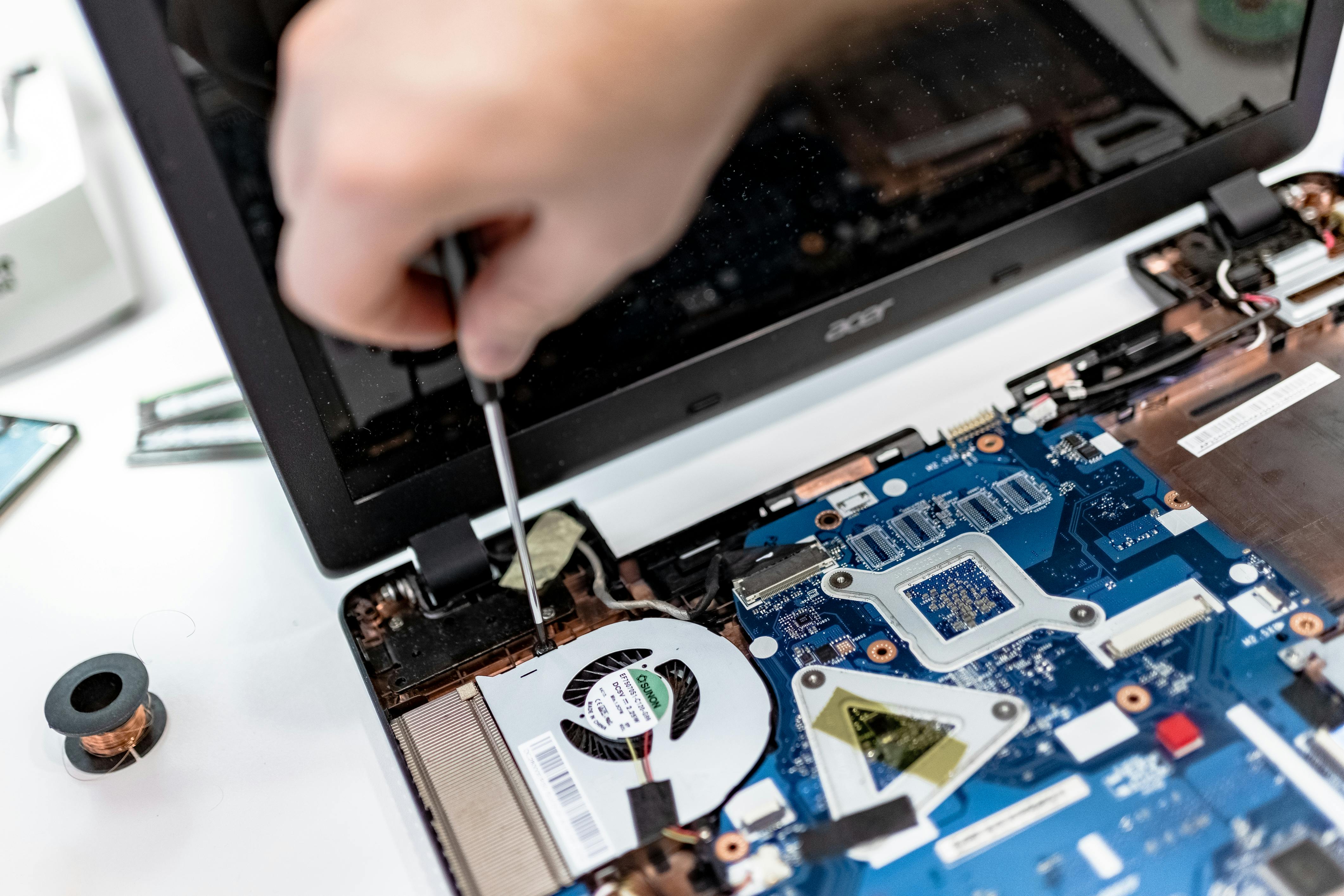 Technicien IT Cares — dépannage informatique à Repentigny