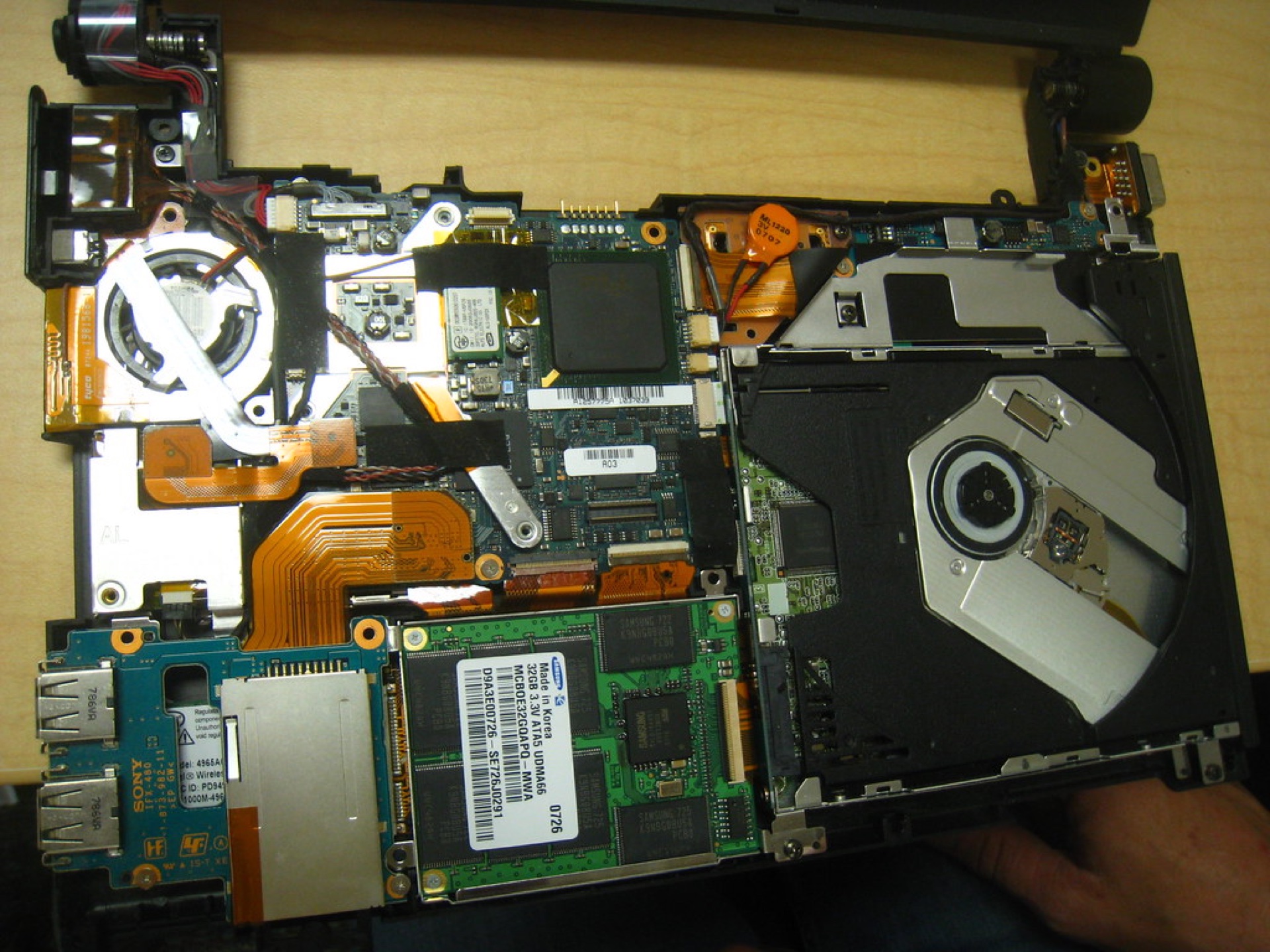 Intérieur disque dur laptop Vaio — récupération données Montréal IT Cares