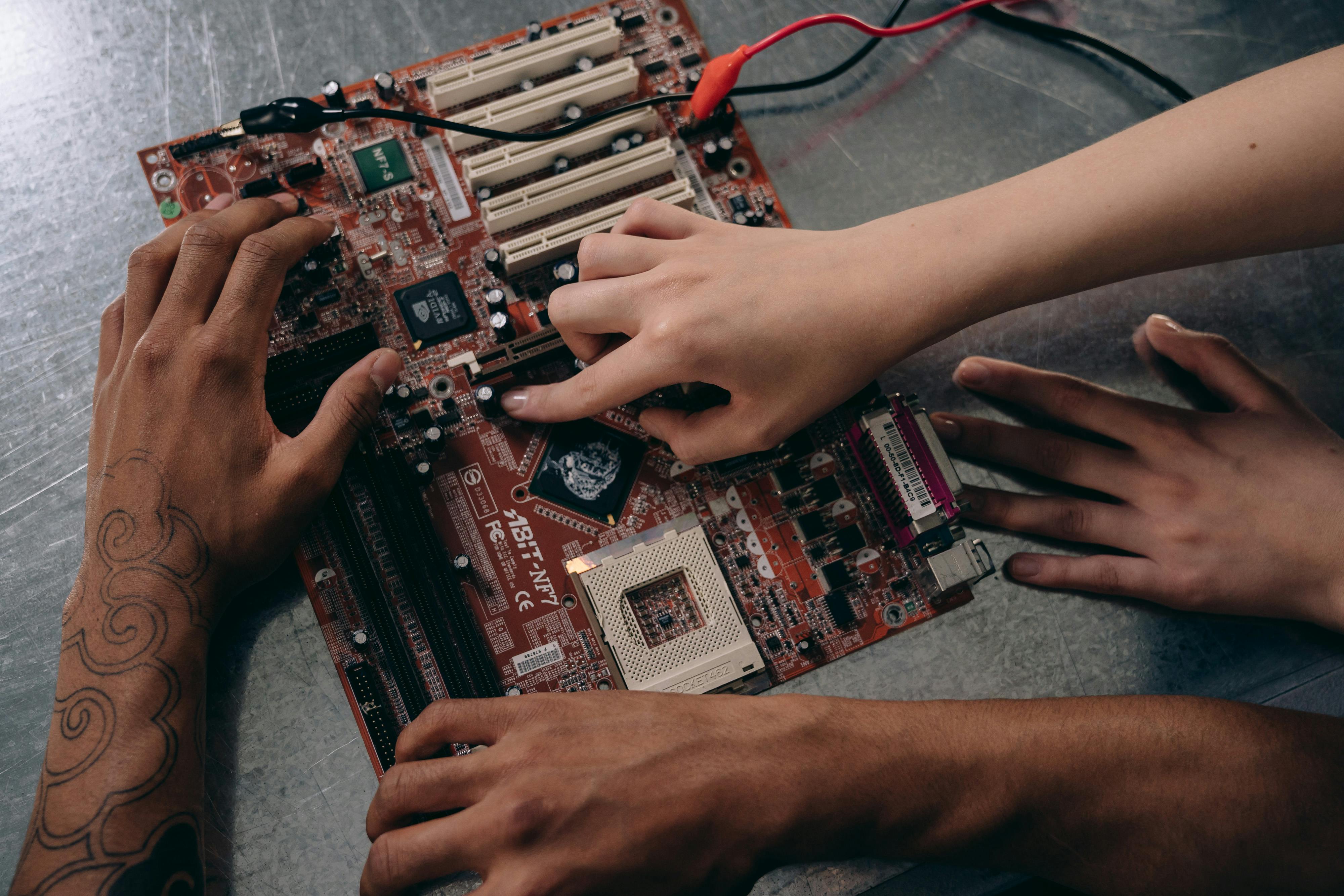 IT Cares iPhone data recovery chip-level extraction Montreal workshop