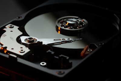 IT Cares USB flash drive data recovery Montreal workshop chip inspection